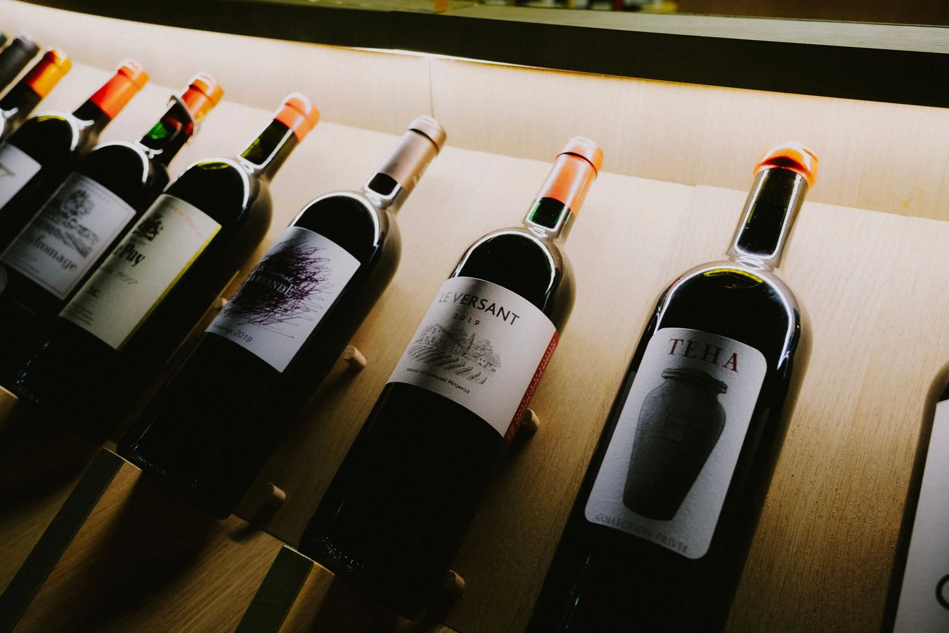 Photo by Mathias Reding on Pexels | Arabika Wine illustration