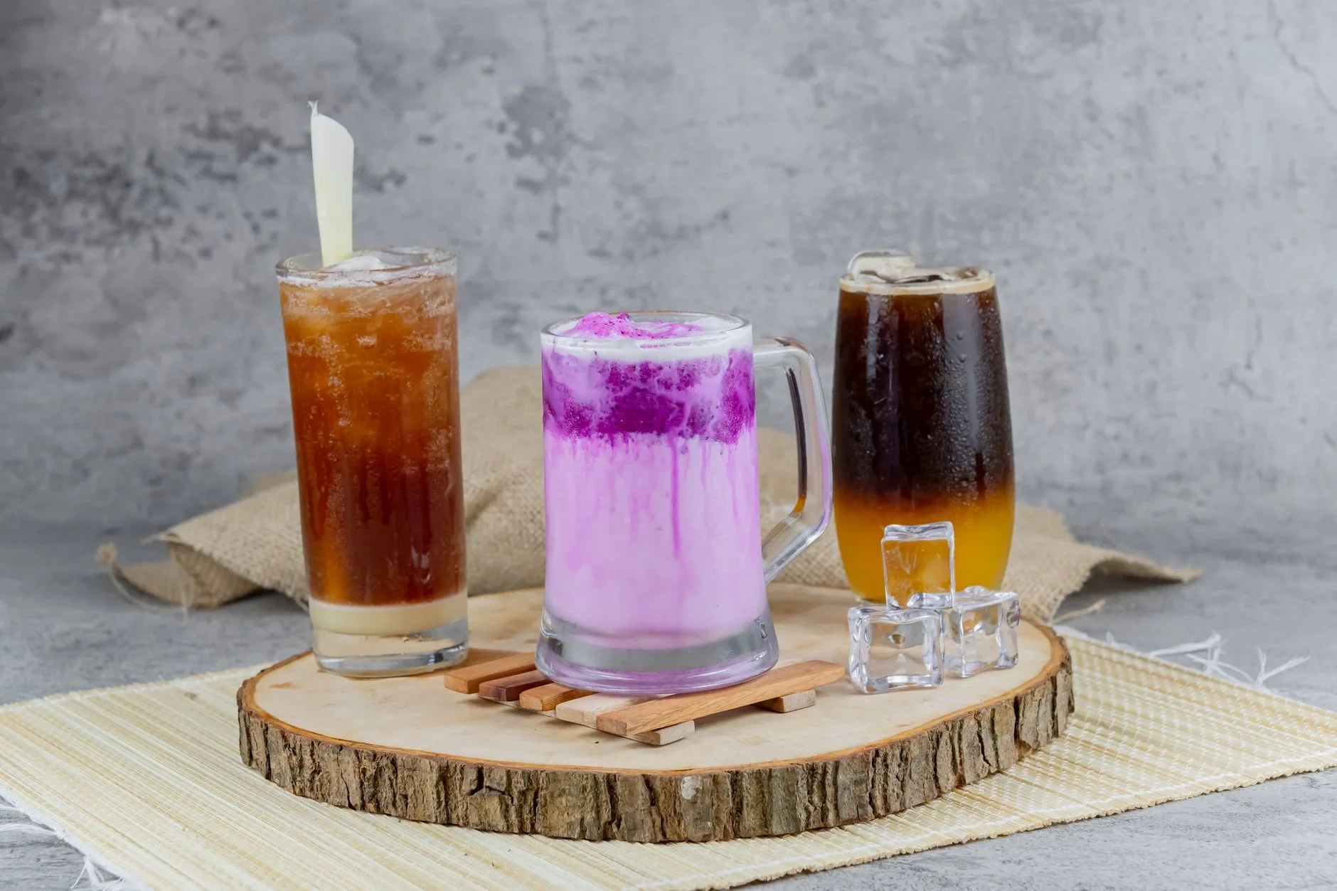 Gambar interior kafe menampilkan peluang Franchise Kopi Murah